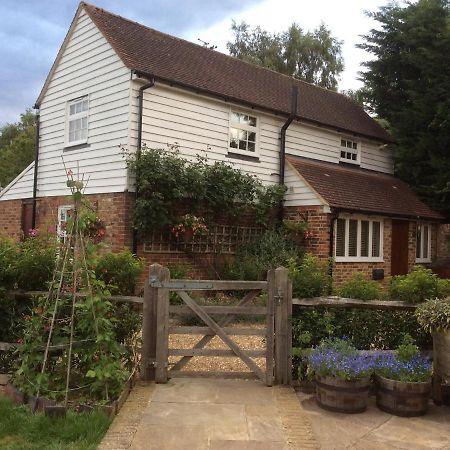 Bed and Breakfast The Barn At Woodview Hildenborough Exterior foto