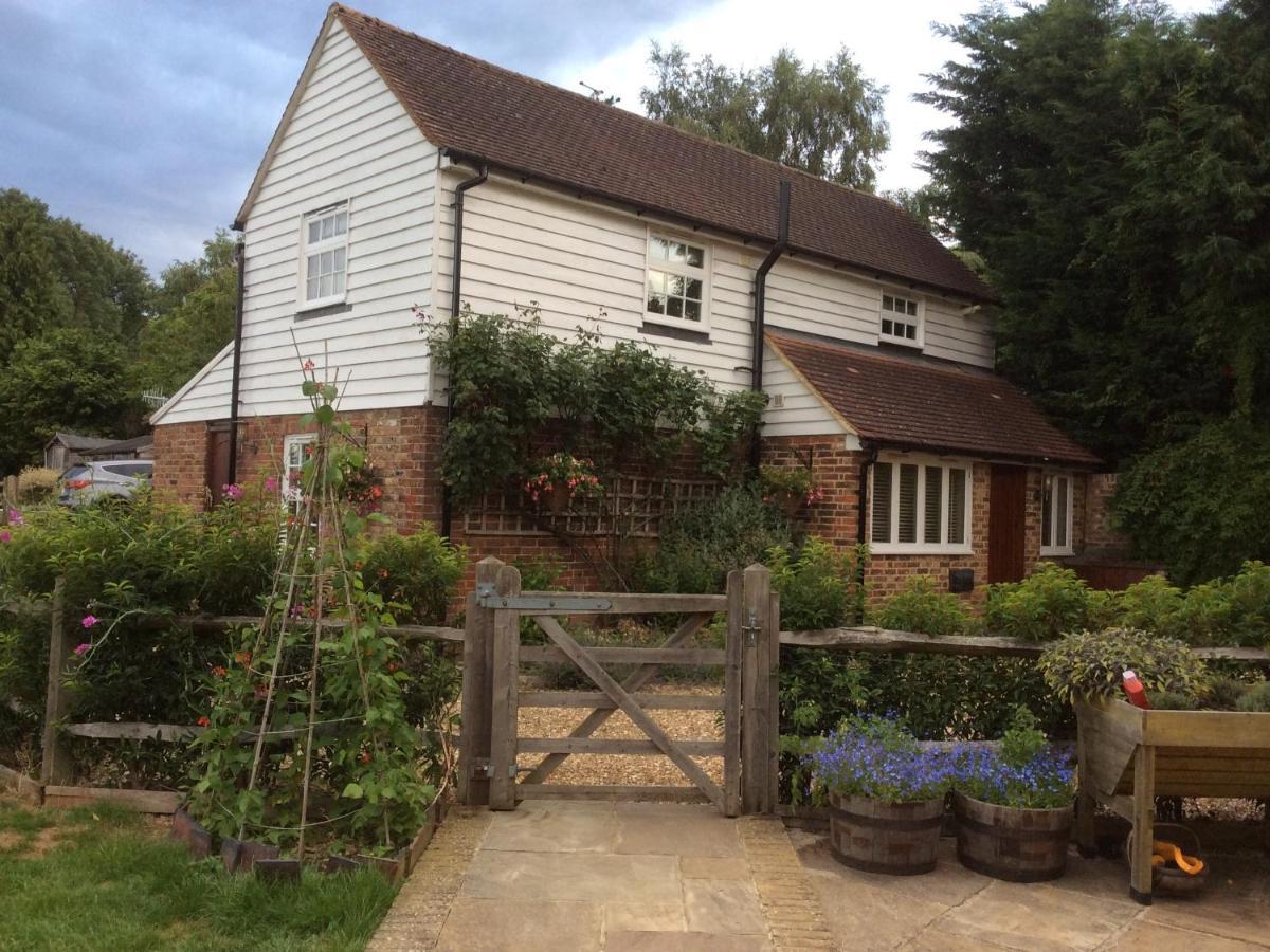 Bed and Breakfast The Barn At Woodview Hildenborough Exterior foto